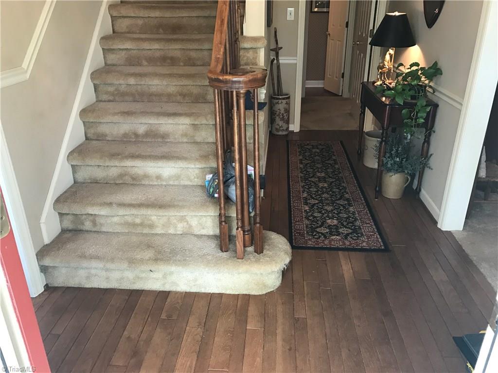 1009 Shamrock Road High Point, NC 27265 - Photo 3 of 23 Foyer/Entrance