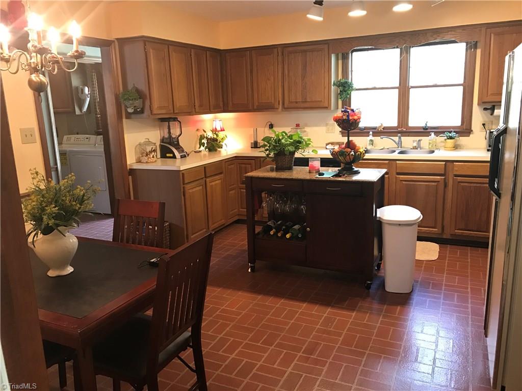 1009 Shamrock Road High Point, NC 27265 - Photo 6 of 23 Kitchen and Kitchenette from Dinning room