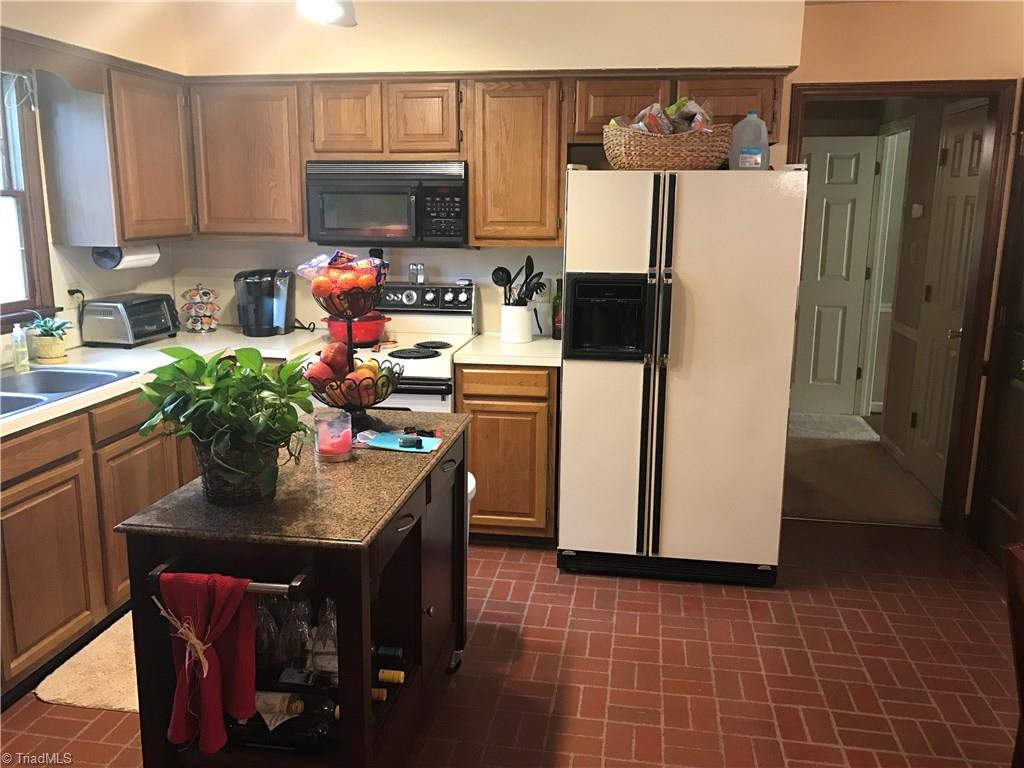 1009 Shamrock Road High Point, NC 27265 - Photo 7 of 23 Kitchen from Den