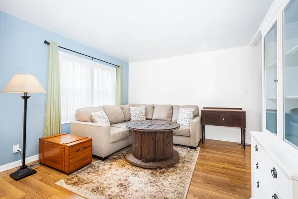 $2,200 | 531 Glen Avenue, Romeoville, IL 60446