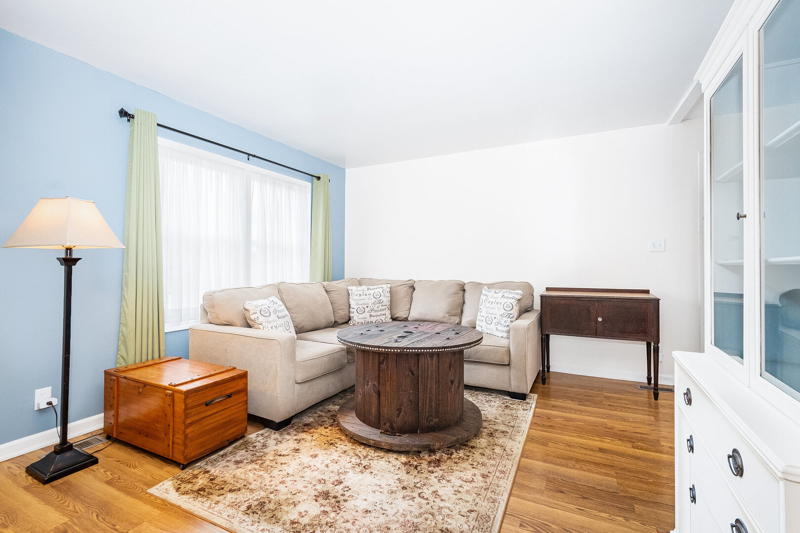 531 Glen Avenue Romeoville, IL 60446 - Photo 2 of 15 a living room with furniture and a window
