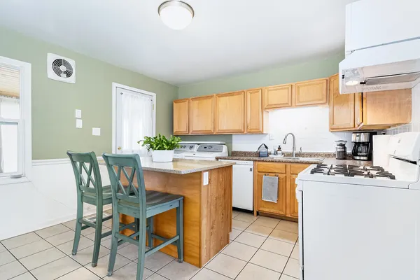 $2,200 | 531 Glen Avenue, Romeoville, IL 60446