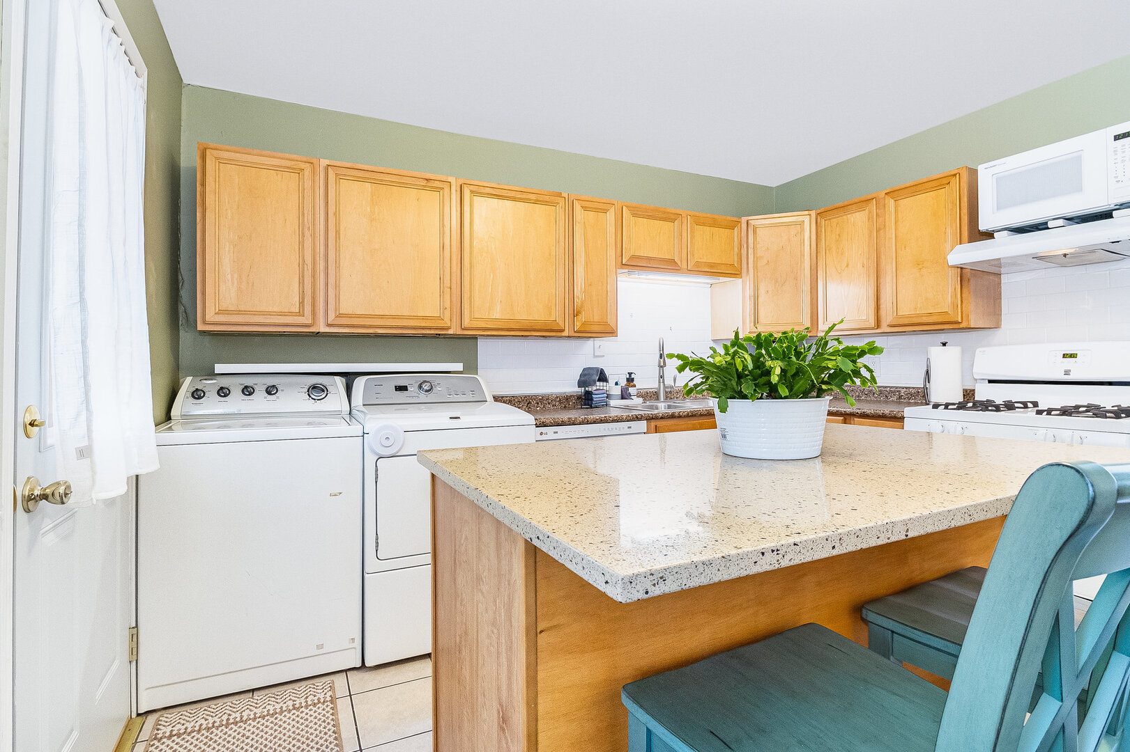 531 Glen Avenue Romeoville, IL 60446 - Photo 8 of 15 a kitchen with a stove a sink dishwasher and a refrigerator