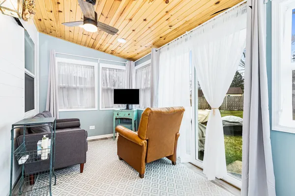 $2,200 | 531 Glen Avenue, Romeoville, IL 60446