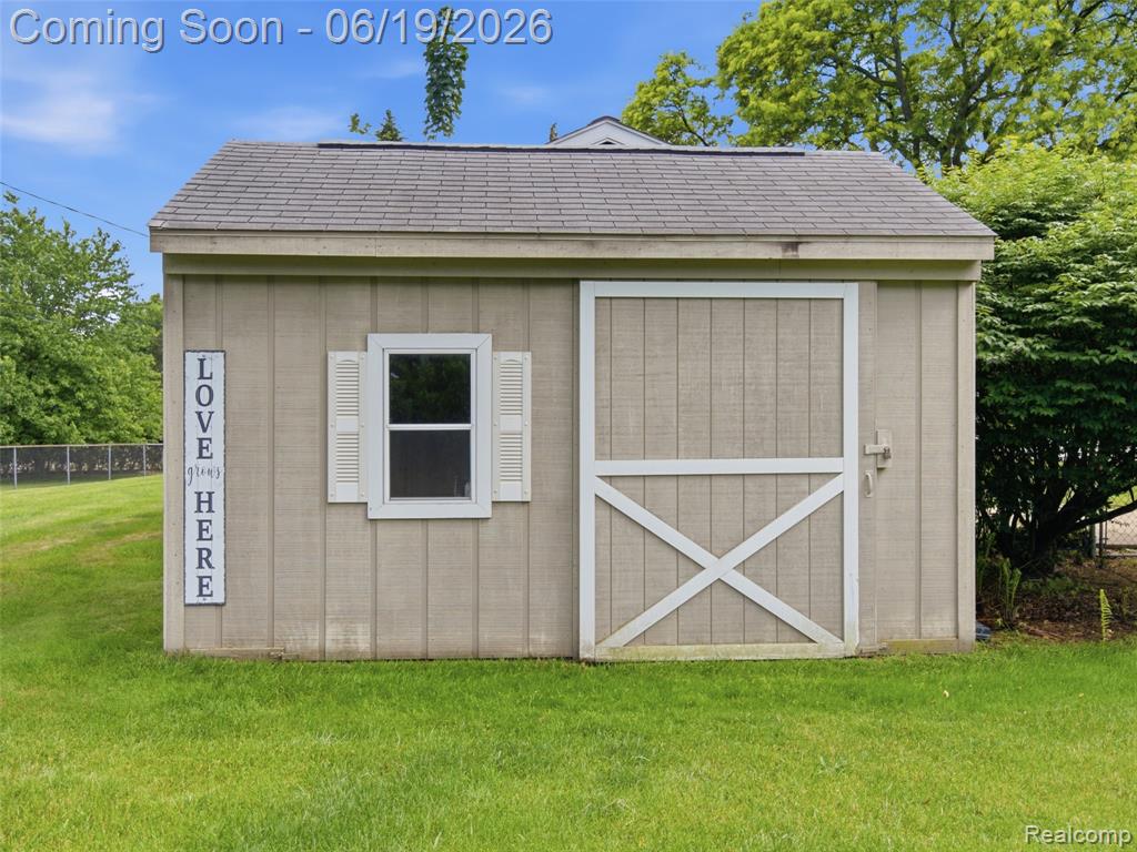 24 Nevada Avenue Rochester Hills, MI 48309 - Photo 31 of 34