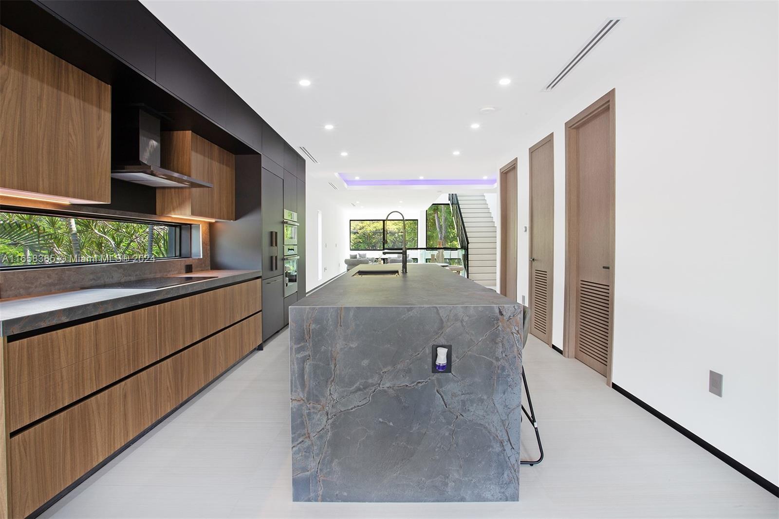 422 Southwest 15th Road, Unit 422 Miami, FL 33129 - Photo 22 of 68