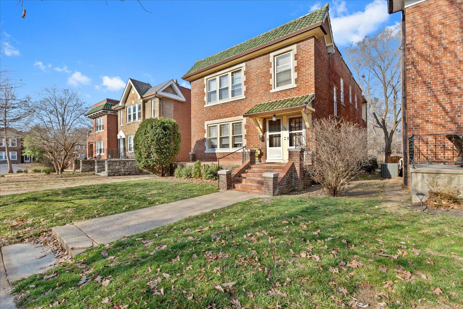 1027 Commodore Drive St. Louis, MO 63117 - Photo 3 of 34