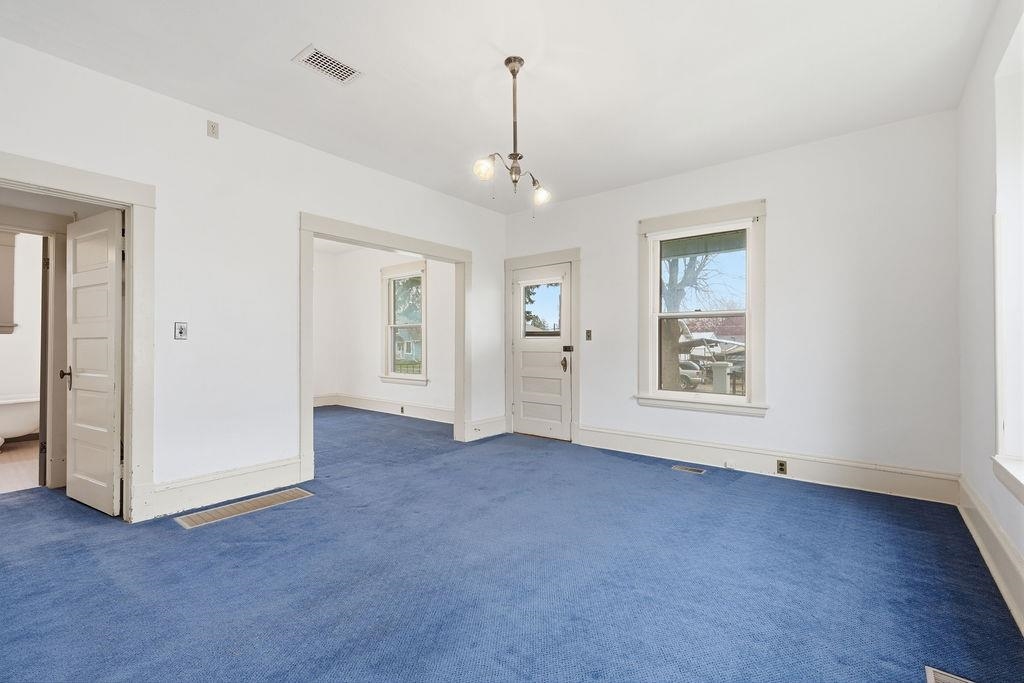 313 East Gordon Avenue Spokane, WA 99207 - Photo 6 of 38