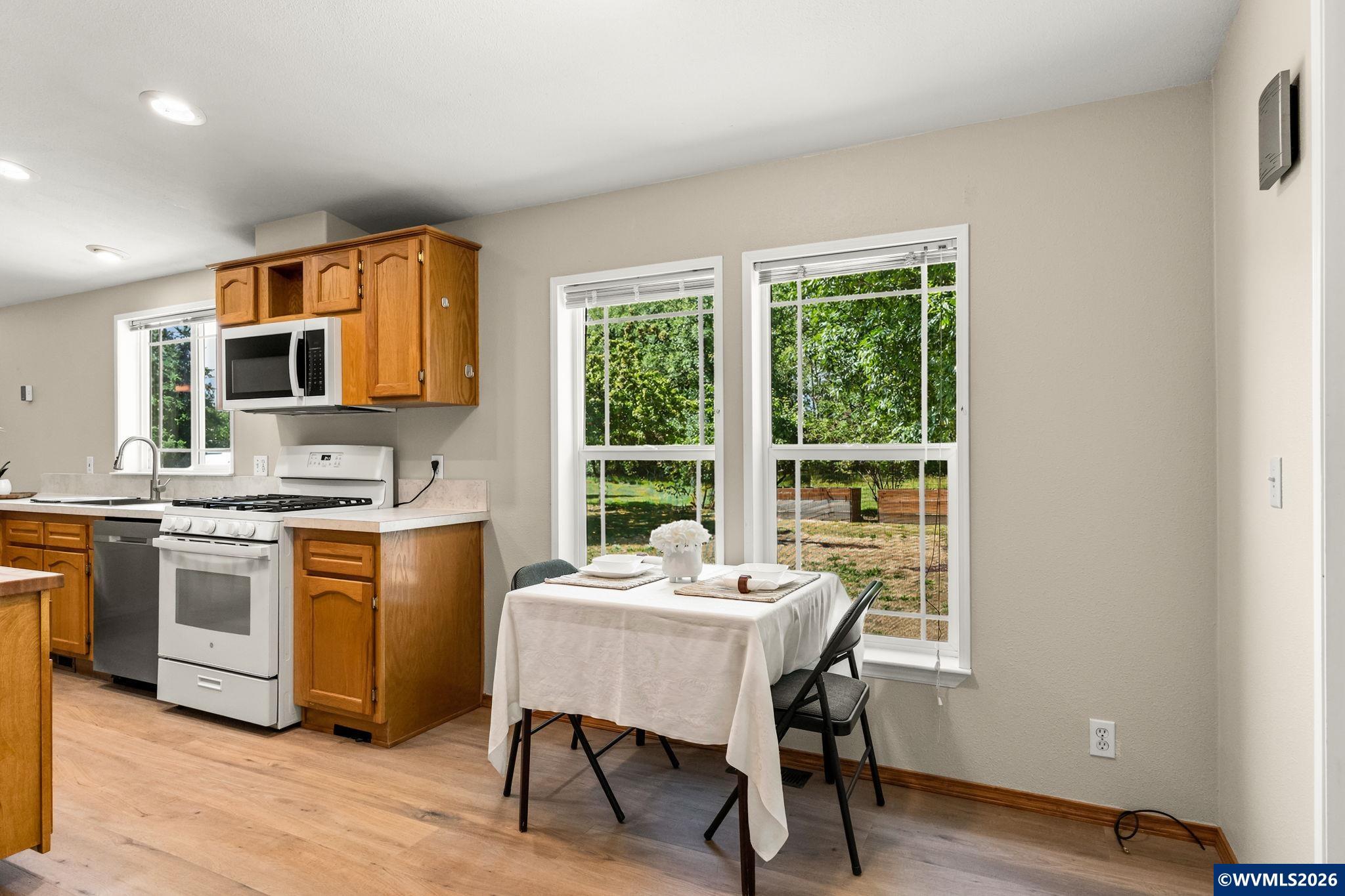 34280 East Lacomb Road Lebanon, OR 97355 - Photo 11 of 33