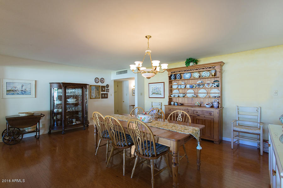 438 East Lamar Road Phoenix, AZ 85012 - Photo 6 of 24 438 E Lamar-6
