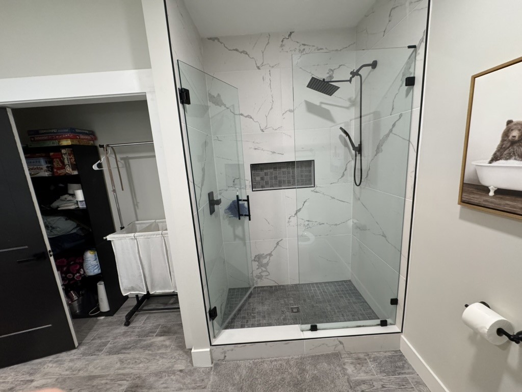 767 Potter Road Dickson, TN 37055 - Photo 25 of 30 a bathroom with a shower