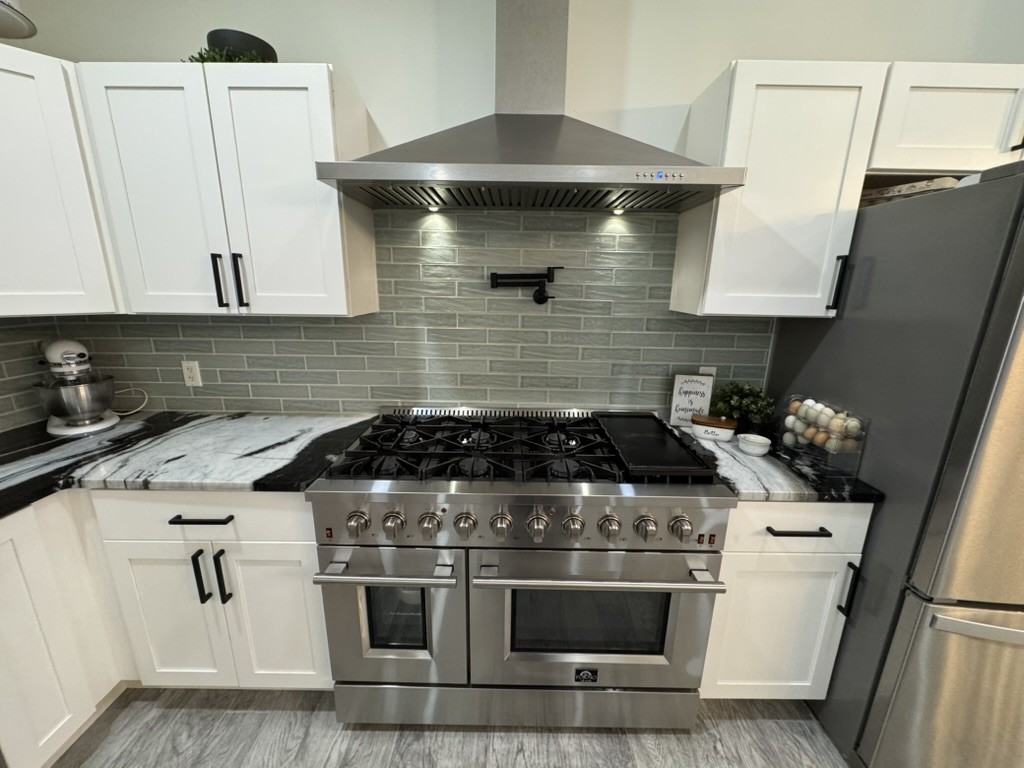 767 Potter Road Dickson, TN 37055 - Photo 10 of 30 a stove top oven sitting inside of a kitchen