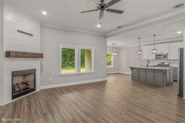 $379,900 | 1013 VOSS Road, Stonewall, LA 71078