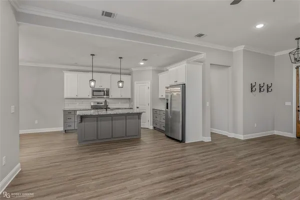 $379,900 | 1013 VOSS Road, Stonewall, LA 71078