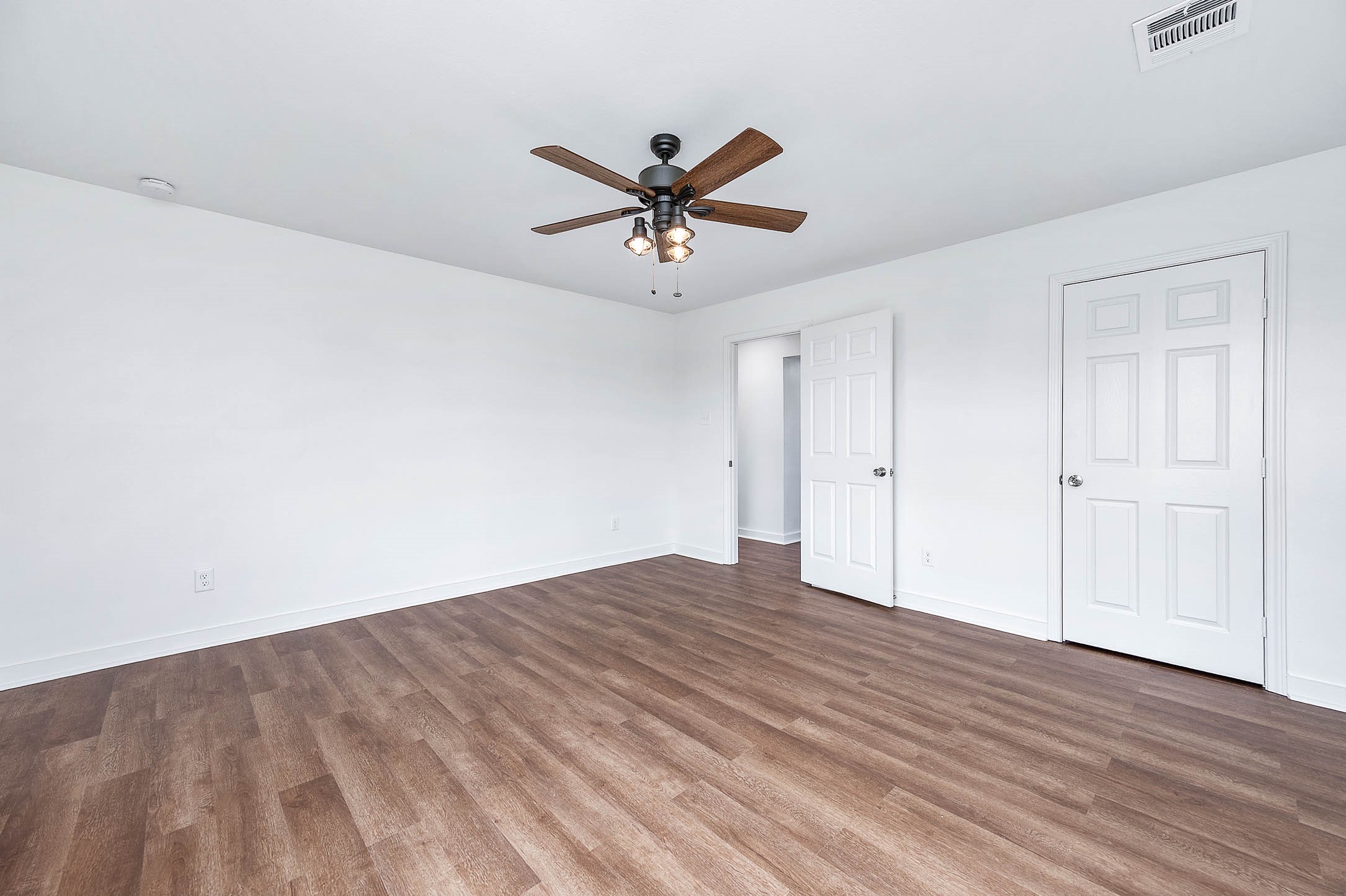 12827 Sandpiper Road Angleton, TX 77515 - Photo 17 of 42 Bedroom 2