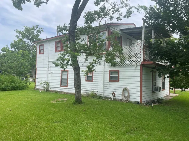 a front view of house with yard