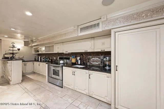 $2,199,999 | 35 Jeffrey Place | Tottenville