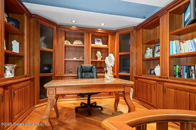 $2,050,000 | 35 Jeffrey Place | Tottenville