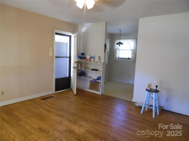 $198,500 | 3120 6th Avenue Southwest, Hickory, NC 28602