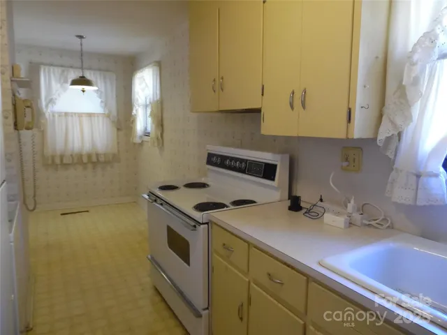 $198,500 | 3120 6th Avenue Southwest, Hickory, NC 28602