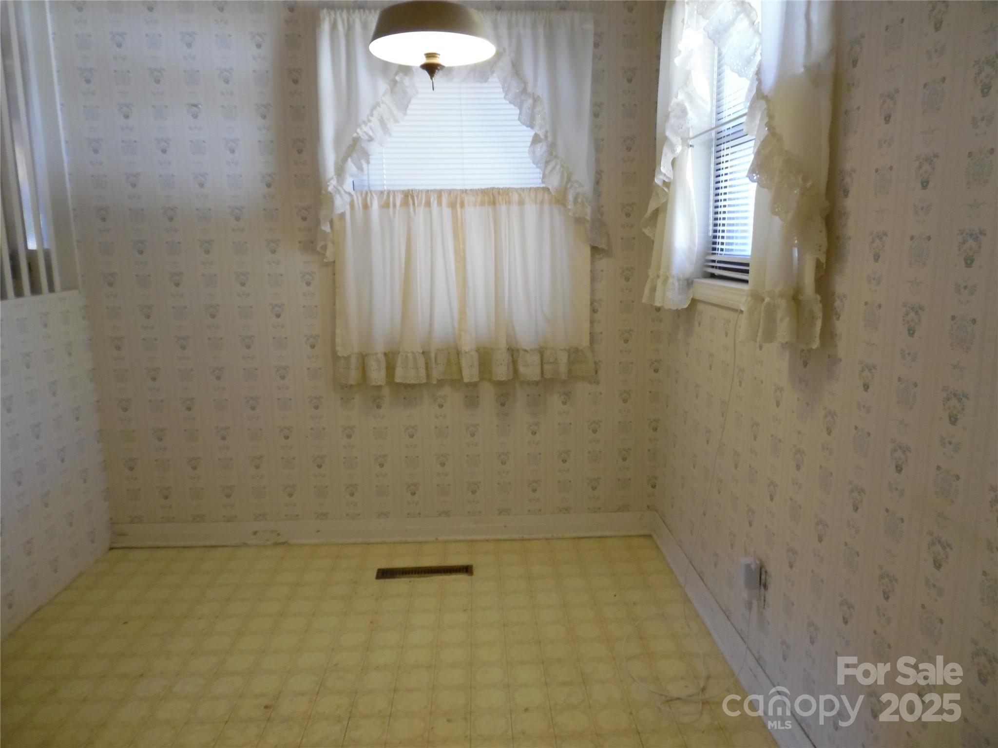 3120 6th Avenue Southwest Hickory, NC 28602 - Photo 15 of 22