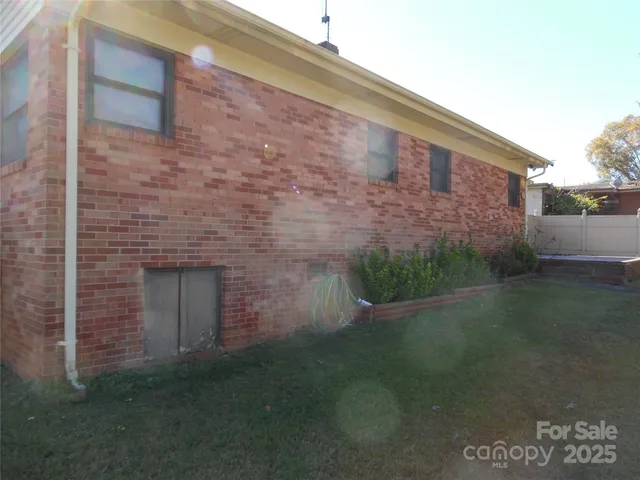 $198,500 | 3120 6th Avenue Southwest, Hickory, NC 28602