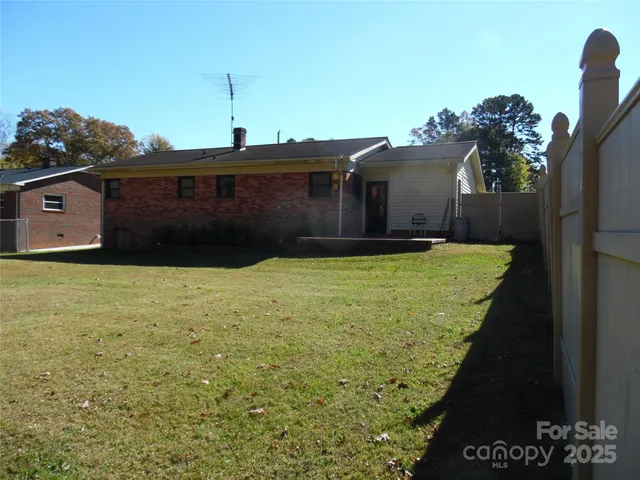$198,500 | 3120 6th Avenue Southwest, Hickory, NC 28602