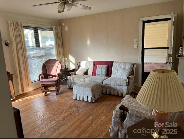 $198,500 | 3120 6th Avenue Southwest, Hickory, NC 28602