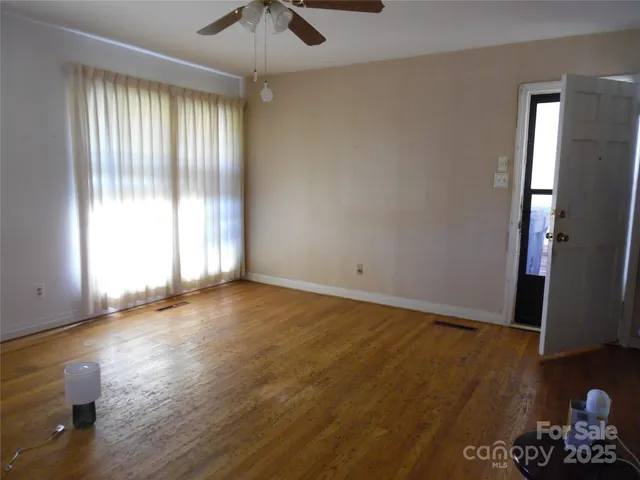 $198,500 | 3120 6th Avenue Southwest, Hickory, NC 28602