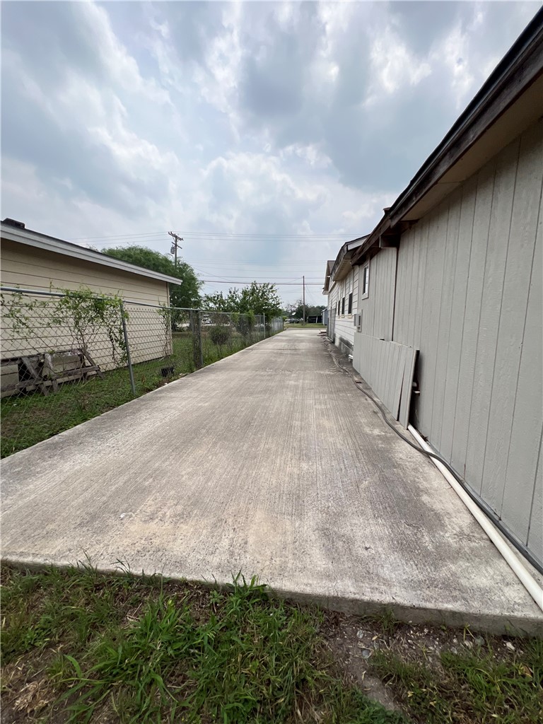205 West 3rd Street Alice, TX 78332 - Photo 18 of 19