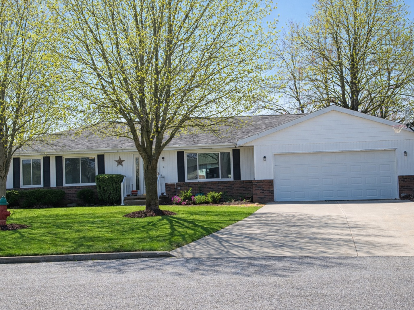 4 James Court Minier, IL 61759 - Photo 1 of 16 a front view of house with yard and green space