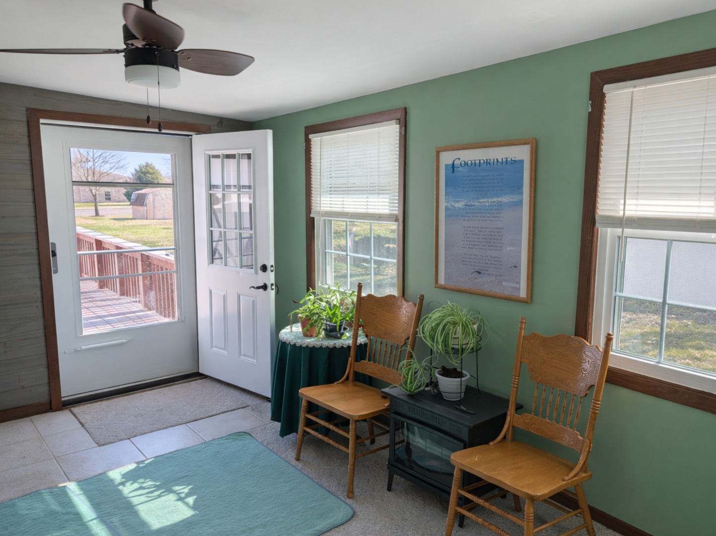 4 James Court Minier, IL 61759 - Photo 8 of 16 a living room with furniture and a window
