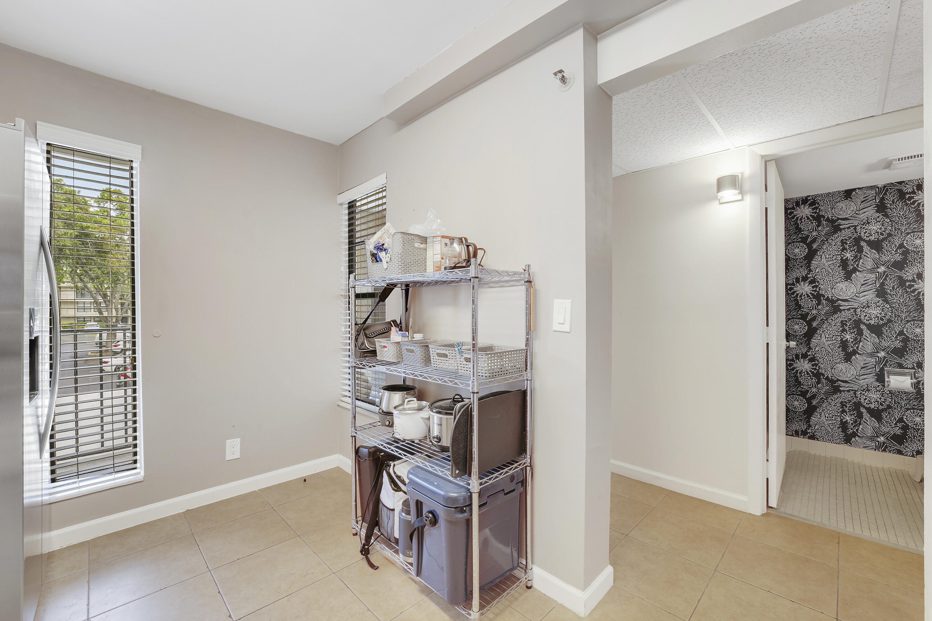 20 Royal Palm Way, Unit 204 Boca Raton, FL 33432 - Photo 7 of 29 Kitchen