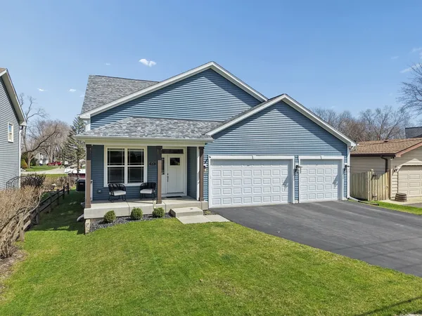 $594,400 | 606 McHenry Avenue, McHenry, IL 60050
