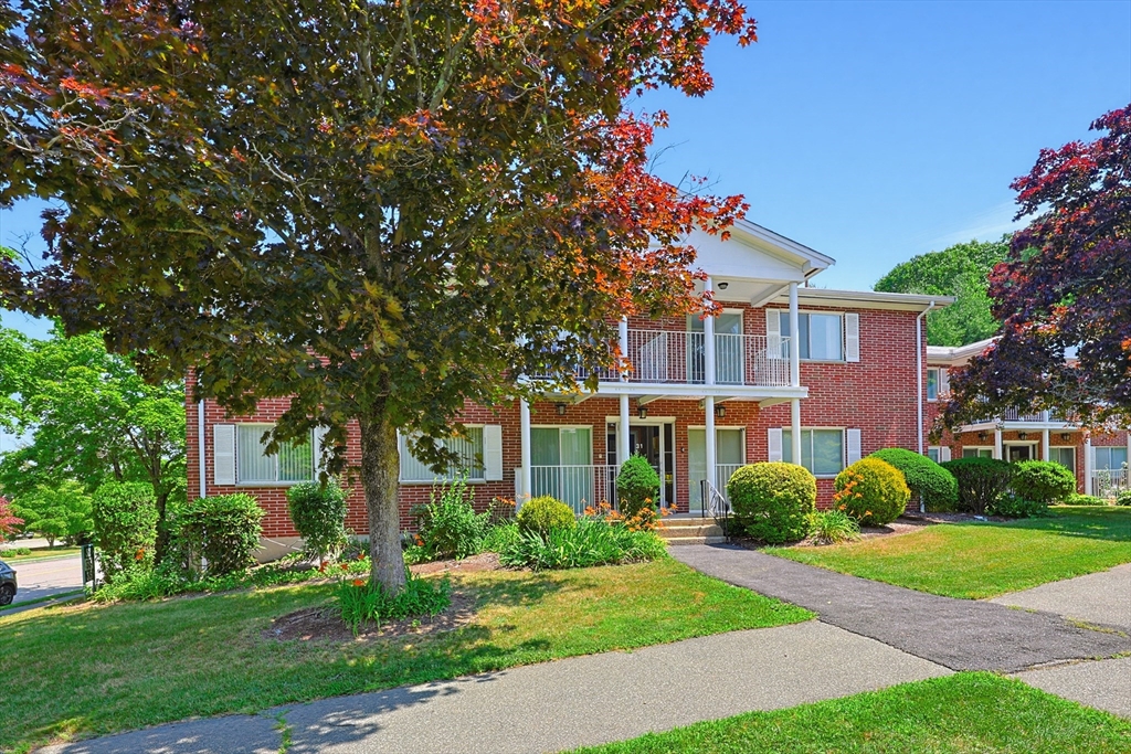 31 Bayberry Drive, Unit 4 Sharon, MA 02067 - Photo 2 of 23