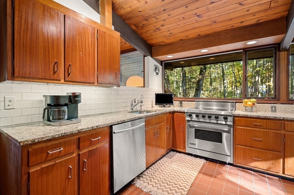 213 Indian Hill Road Carlisle, MA 01741 - Photo 6 of 37