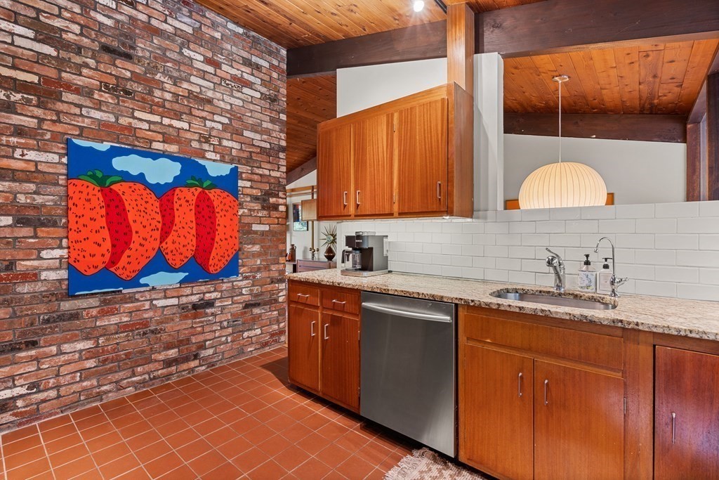 213 Indian Hill Road Carlisle, MA 01741 - Photo 7 of 37