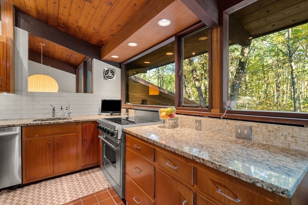 213 Indian Hill Road Carlisle, MA 01741 - Photo 8 of 37