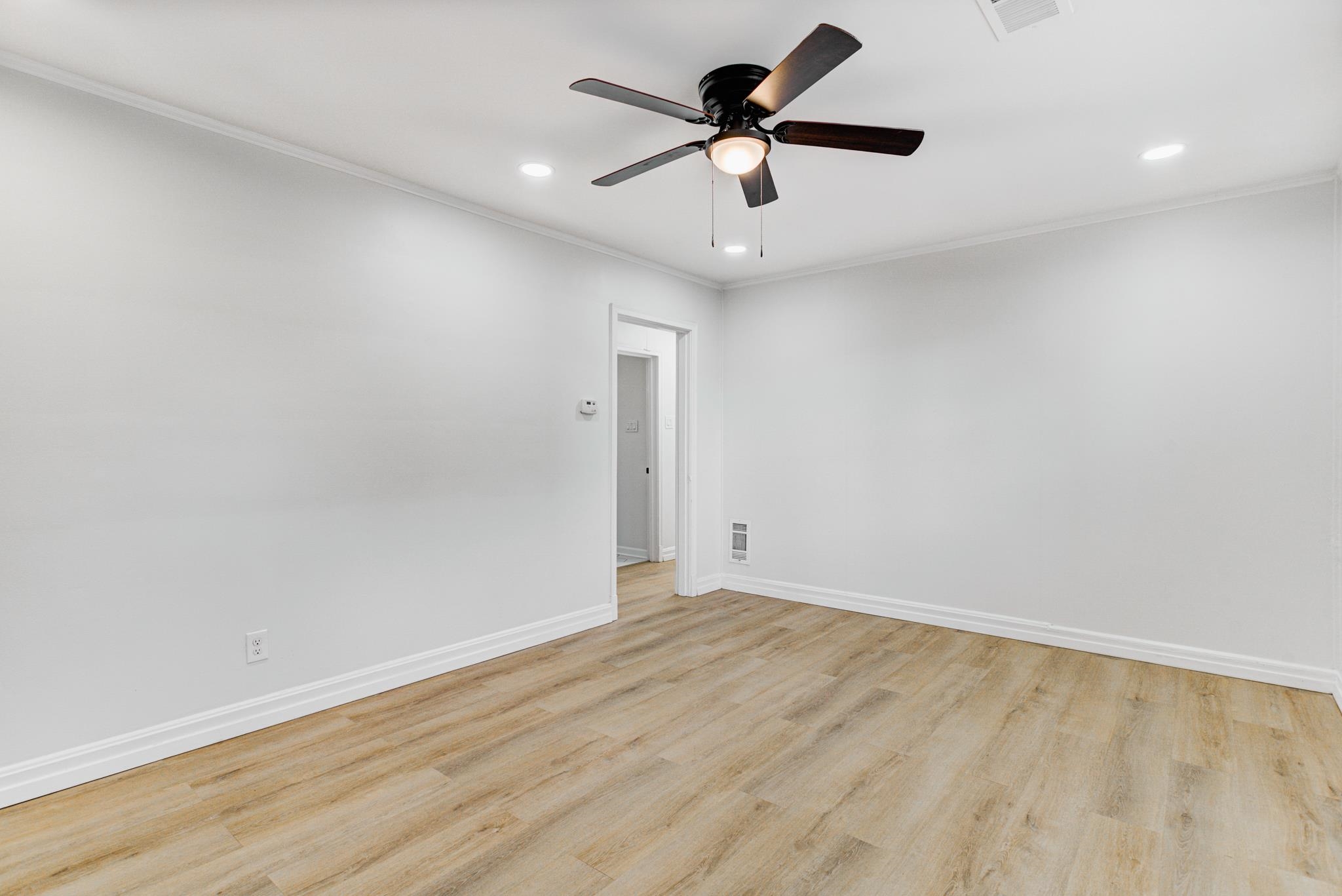 4008 Forrest Drive Memphis, TN 38122 - Photo 7 of 21 an empty room