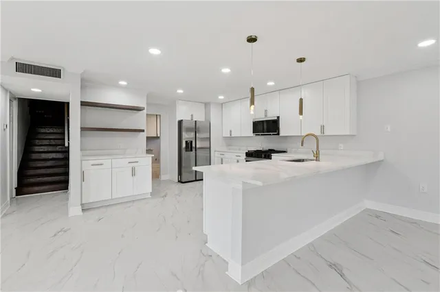 $329,900 | 2571 Vulcan Street, Harvey, LA 70058