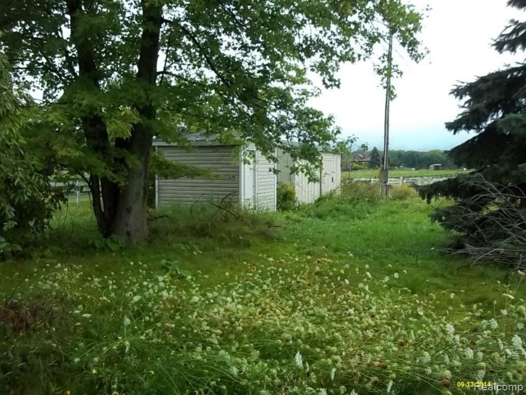 10400 Chase Lake Road Fowlerville, MI 48836 - Photo 7 of 29 sheds.jpg