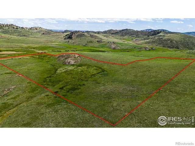 a view of an ocean from a yard