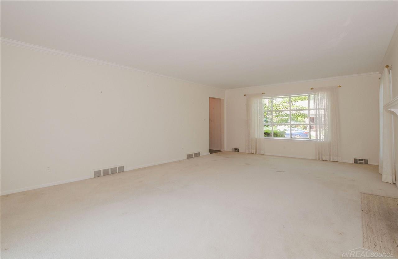 51 North Duval Road Grosse Pointe, MI 48236 - Photo 5 of 36 31349886-5.JPG