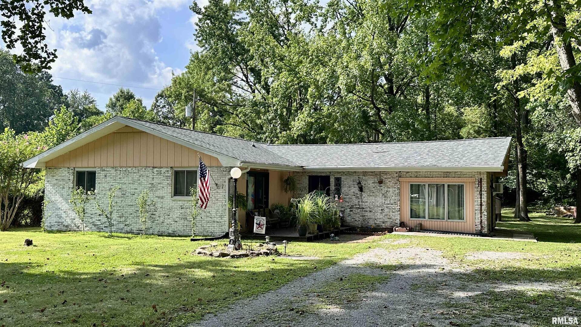 909 North Road West Frankfort, IL 62896 - Photo 2 of 28 a front view of house with a garden