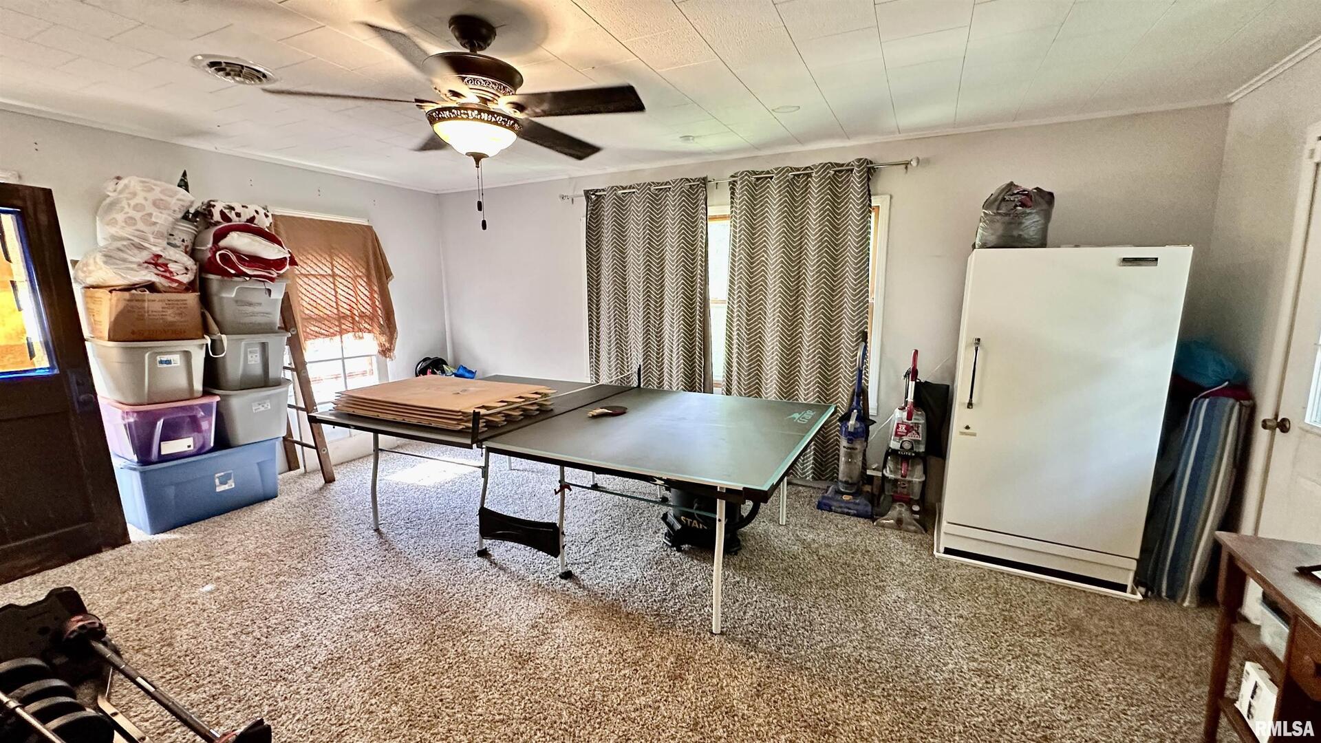 909 North Road West Frankfort, IL 62896 - Photo 25 of 28 a room with furniture and window