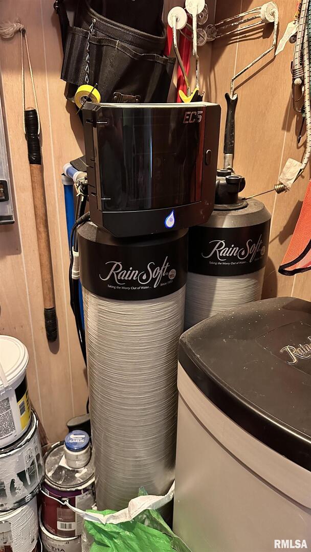 909 North Road West Frankfort, IL 62896 - Photo 28 of 28 a close view of shoes