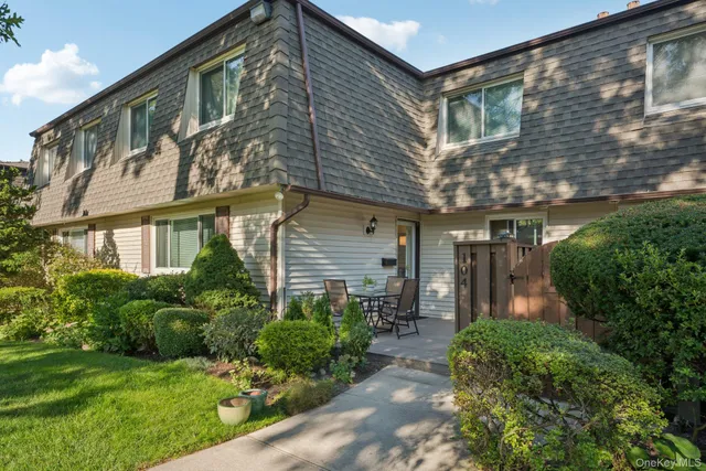 $405,000 | 104 Feller Drive, Central Islip, NY 11722