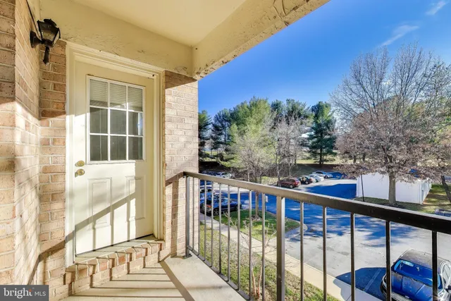 $1,900 | 8205 Whispering Oaks Way, Unit 304, Gaithersburg, MD 20879