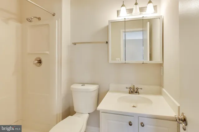 $1,900 | 8205 Whispering Oaks Way, Unit 304, Gaithersburg, MD 20879