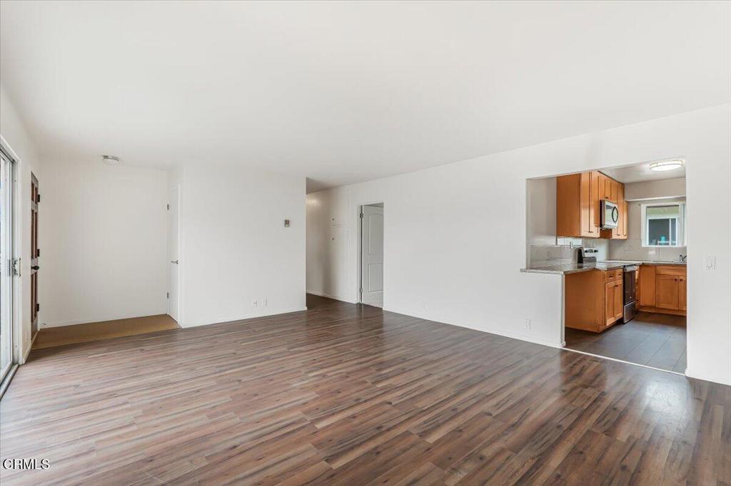 620 West Gonzales Road, Unit B Oxnard, CA 93036 - Photo 3 of 24 44-DSC02076